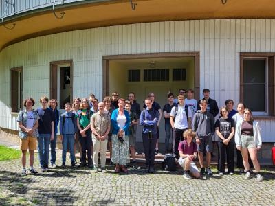 Schülerinnen und Schüler des Wilhelm-Ostwald-Gymnasiums aus Leipzig besuchen die TLS
